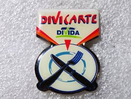Ansteckpin 49: Divida Divicarte