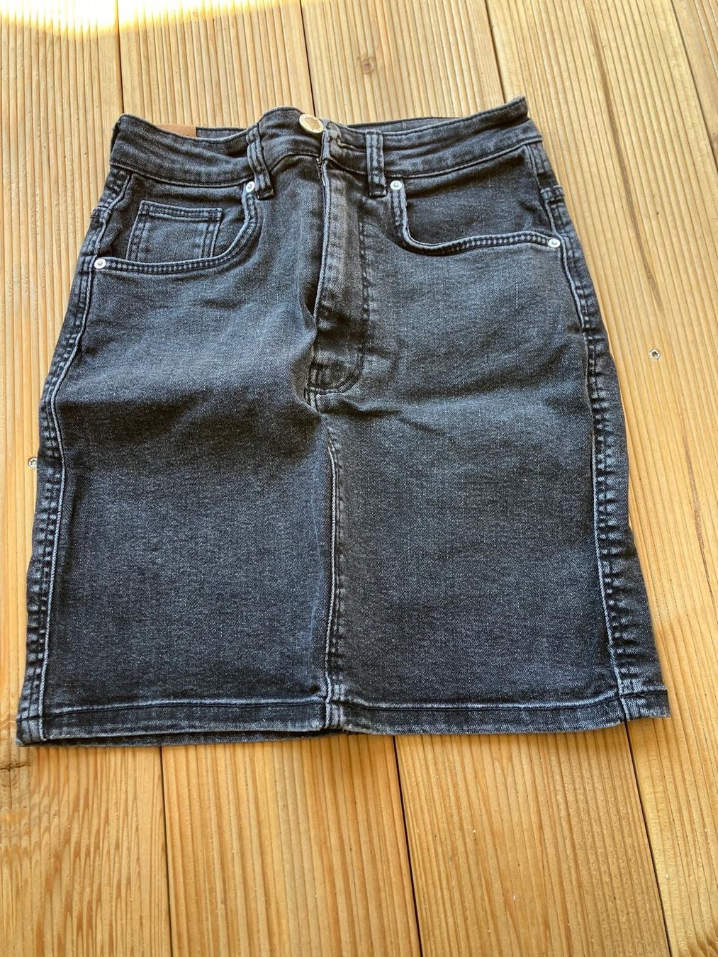Zara Gonne: zara Jeansjupe Grösse XS – Usato da Allenwinden venduto da Obalu 2