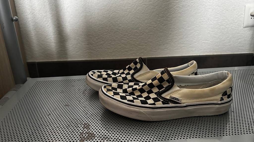 Scarpe da uomo: Vans slip on crème/noires – Usato da Châtel-St-Denis venduto da leacherre 1