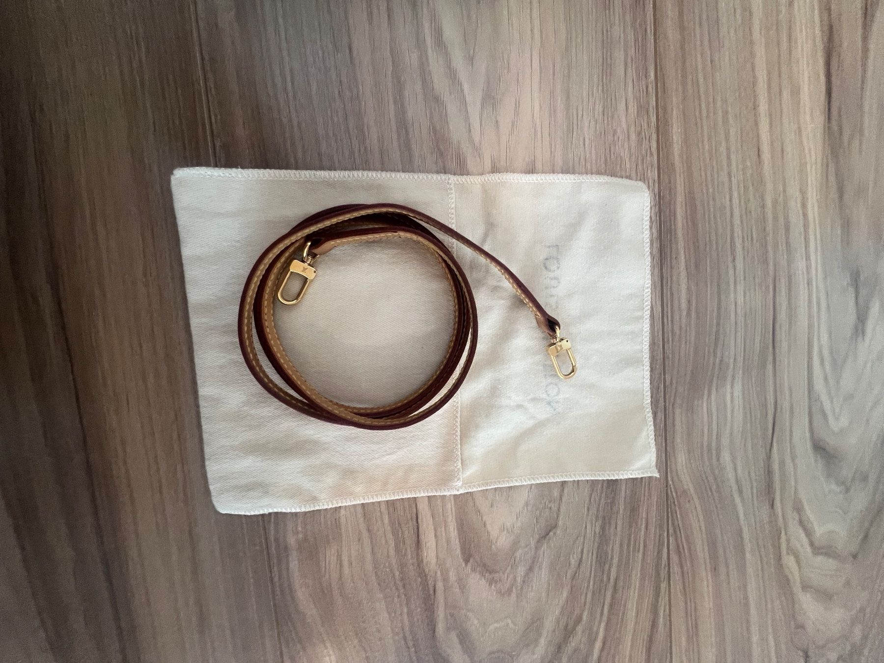 Louis Vuitton Sacs femmes: Louise Vuitton bag strap, new – D'occasion à Arzier Le Muids par oma_w5bq