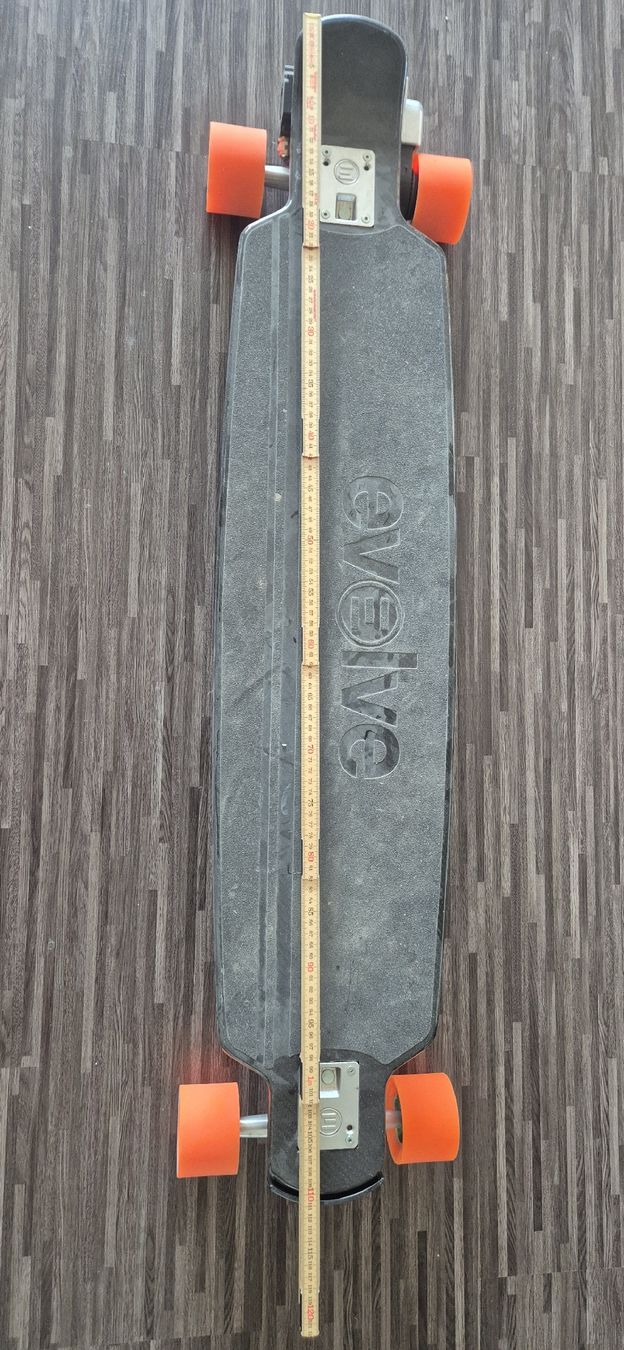Skateboards: Elektro Longboard Evolve Carbon mit Ladegerät gebraucht – D'occasion à Matten b. Interl par Stuembert 1