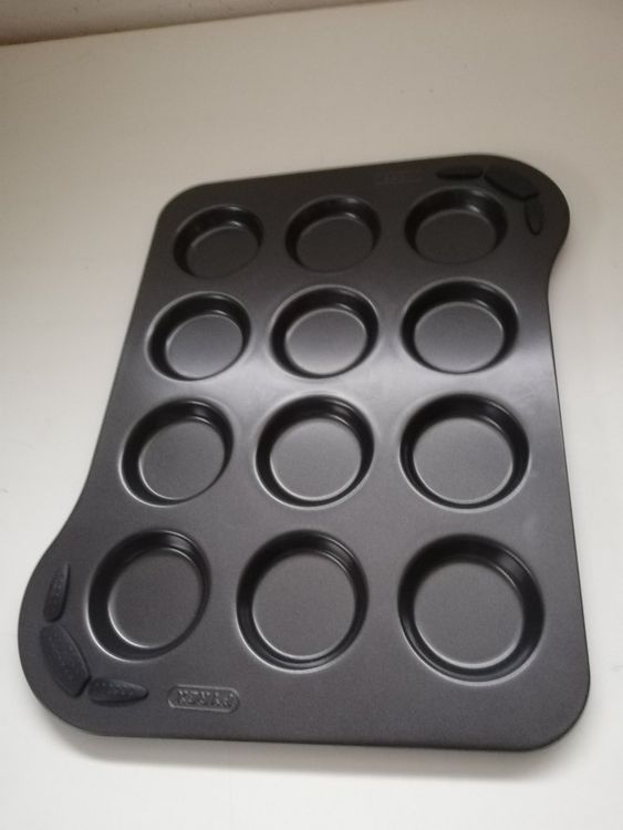 Backblech für Brötli oder Muffins.... (Gebraucht) in Sissach für CHF 5 ...