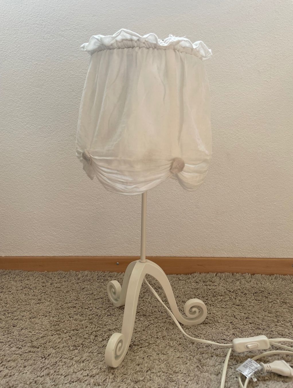 Ikea Lampade: IKEA Tischlampe mit Stoffschirm, weiss – Usato da Baar venduto da Beneman