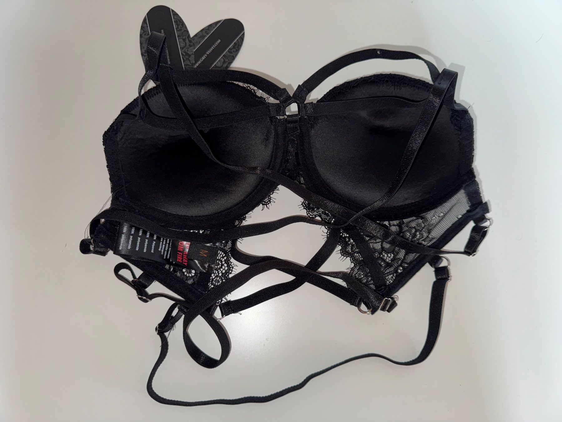 Altra biancheria intima: sehr ausgefallener schwarzer BH Gr. M – Usato da Grosswangen venduto da shoes.bags.and.co 1
