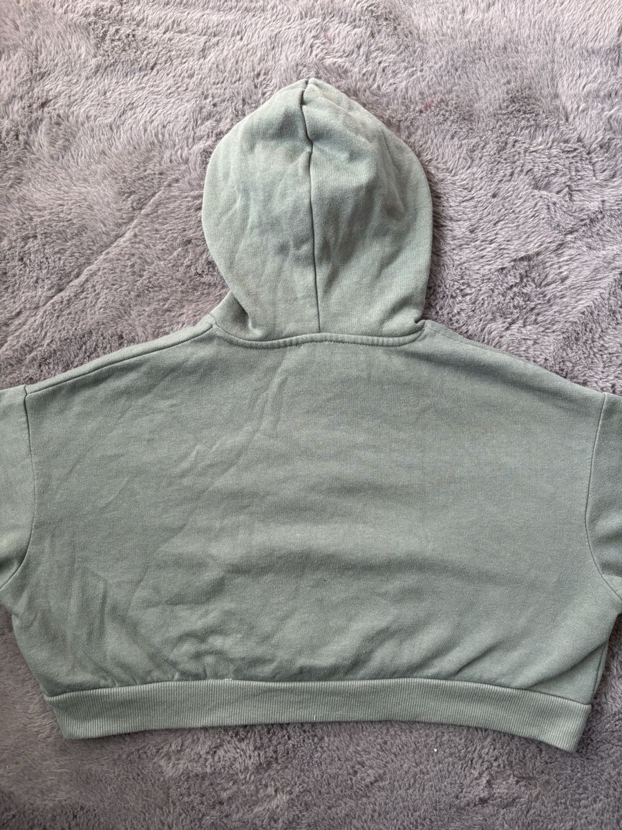 Pullover & Sweatshirts:  Cropped-Kapuzenpullover, olivgrün Grösse S  – Gebraucht aus Wichtrach von Re_Fit 1