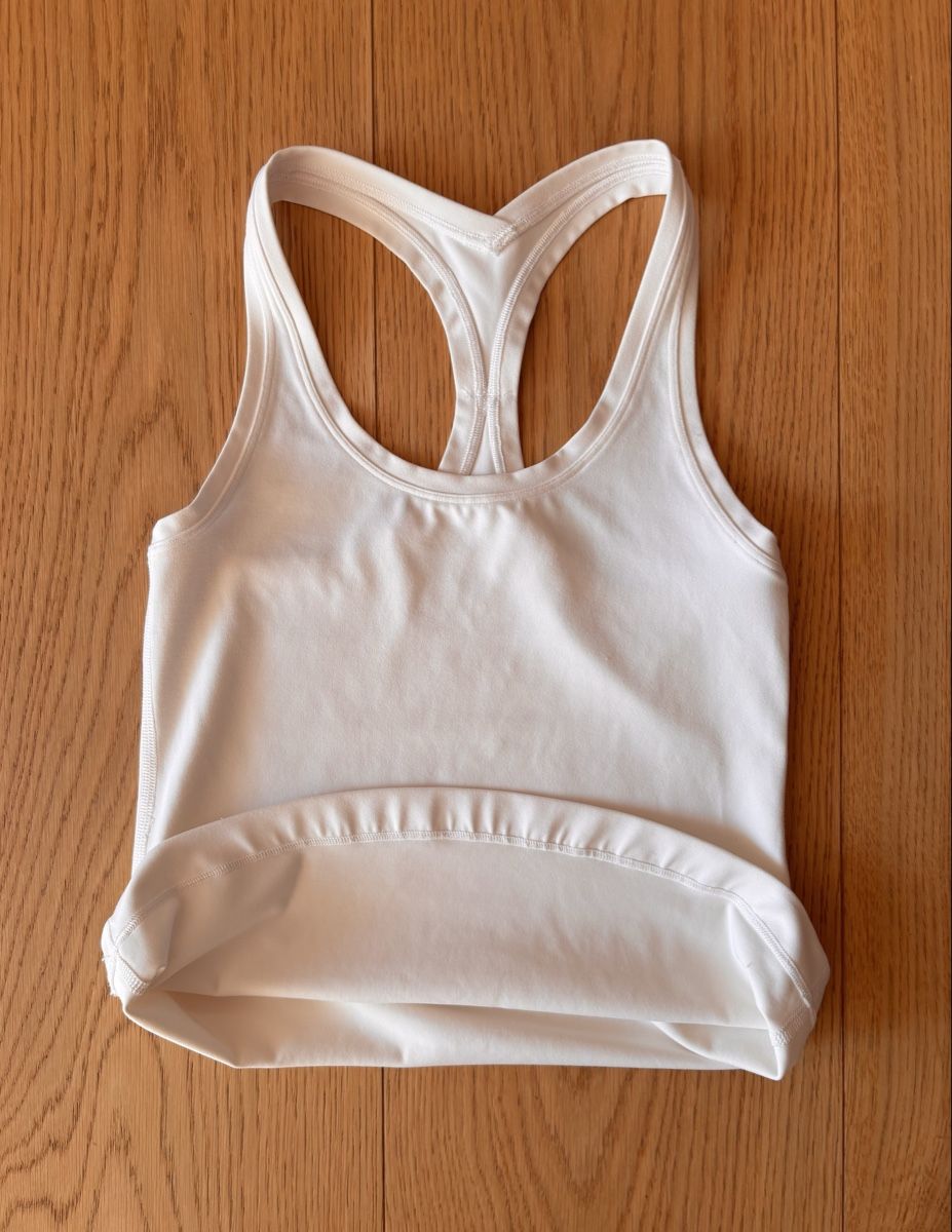 Lululemon Tops: white Lululemon top, size 0 – D'occasion à Kilchberg ZH par ben_pc68 4