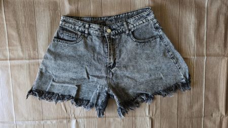High-Waist Denim Shorts - 40 - Acid-Wash Grey 0️⃣ 🧦