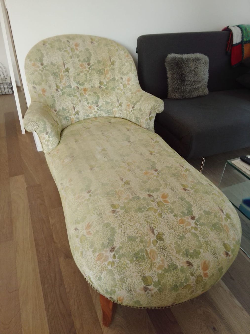 Stühle: Vintage Chaiselongue Blumenmuster – Gebraucht aus Schübelbach von Restwert_Schubelbach 2