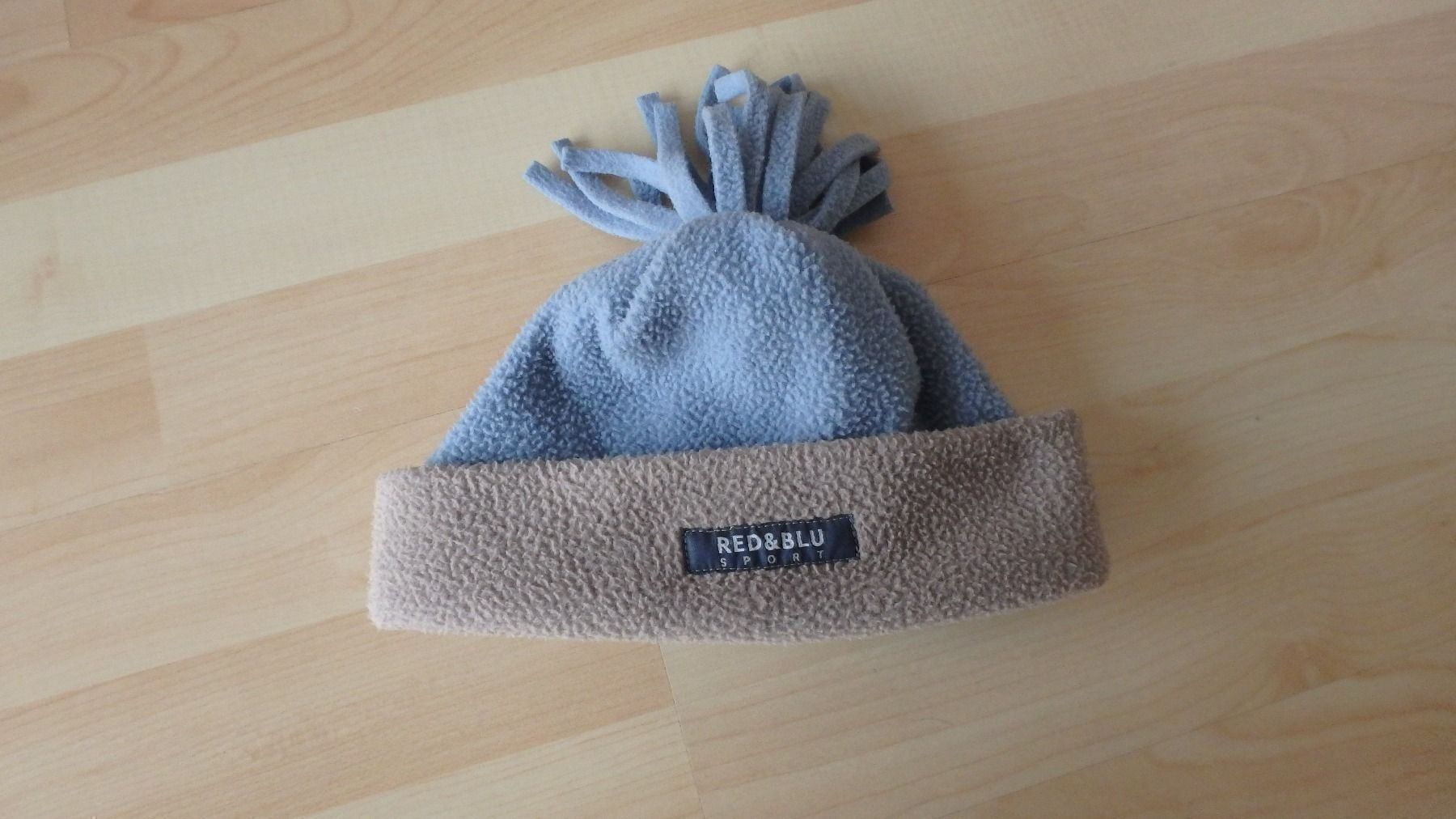 Altro abbigliamento per bambino: Kappe von red&blue Gr 52 – Usato da Riehen venduto da India13