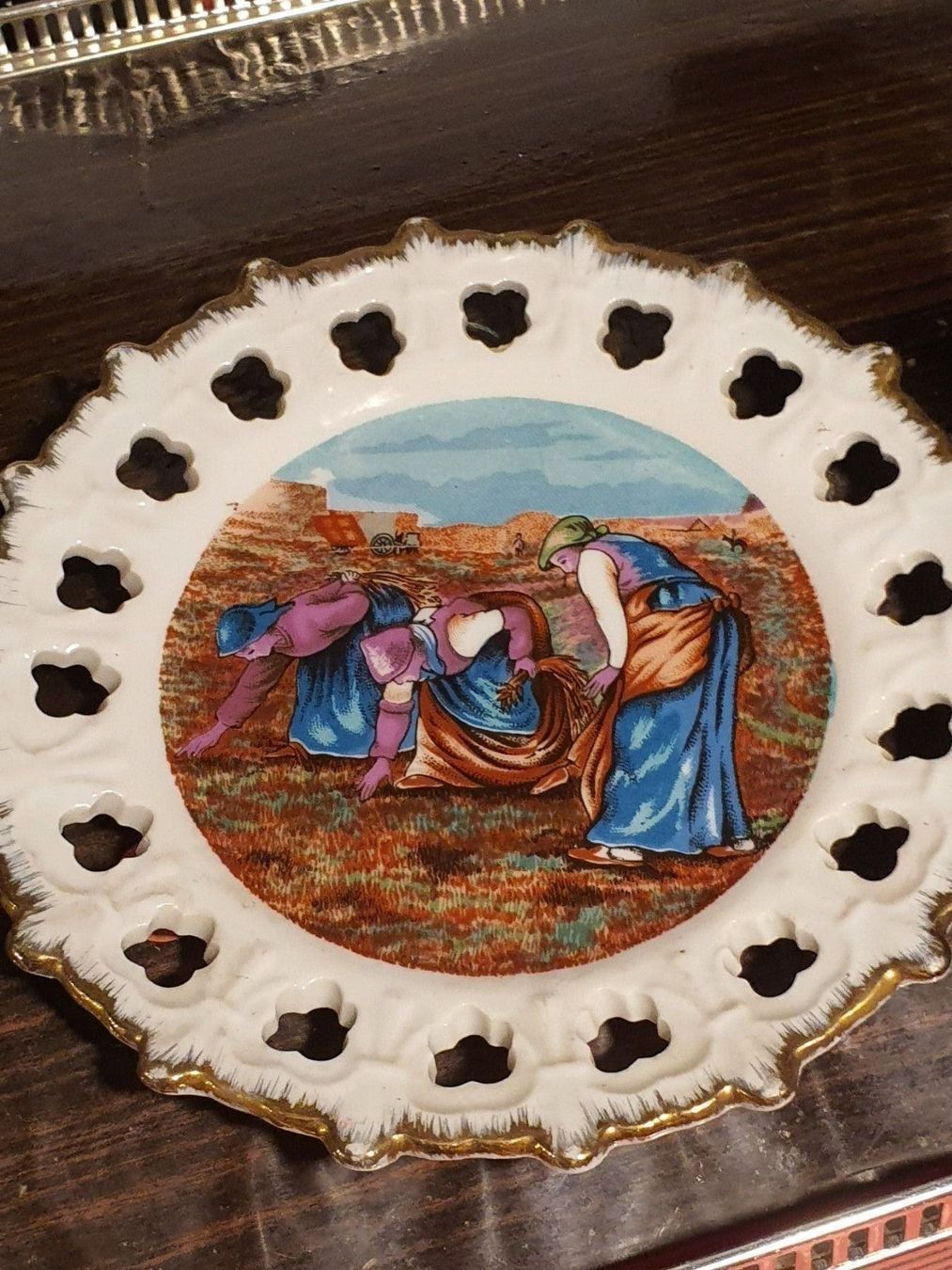 Teller: Assiette porcelaine anc. dorée murale – Gebraucht aus DUGNY (-Leytron) von Rdeny