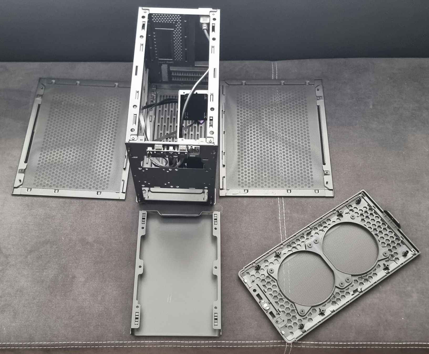 Custodie: Cooler Master MasterBox NR200 Schwarz PC Gehäuse – Usato da Zürich venduto da m1klos 1
