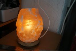 Salzkristall Lampe 2-3 Kilo mit Holzsockel und Leuchtmittel