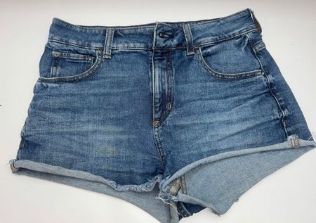 MUST HAVE - aussergewöhnliche GUESS Jeans-Shorts, Gr. 38