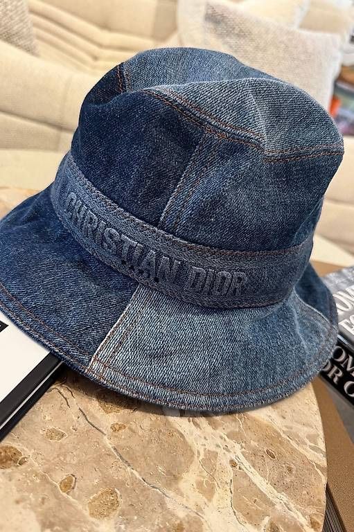 Dior Copricapi, berretti & cappellini: DIOR HUT DENIM – Nuovo (secondo la descrizione) da Schwyz venduto da bofb