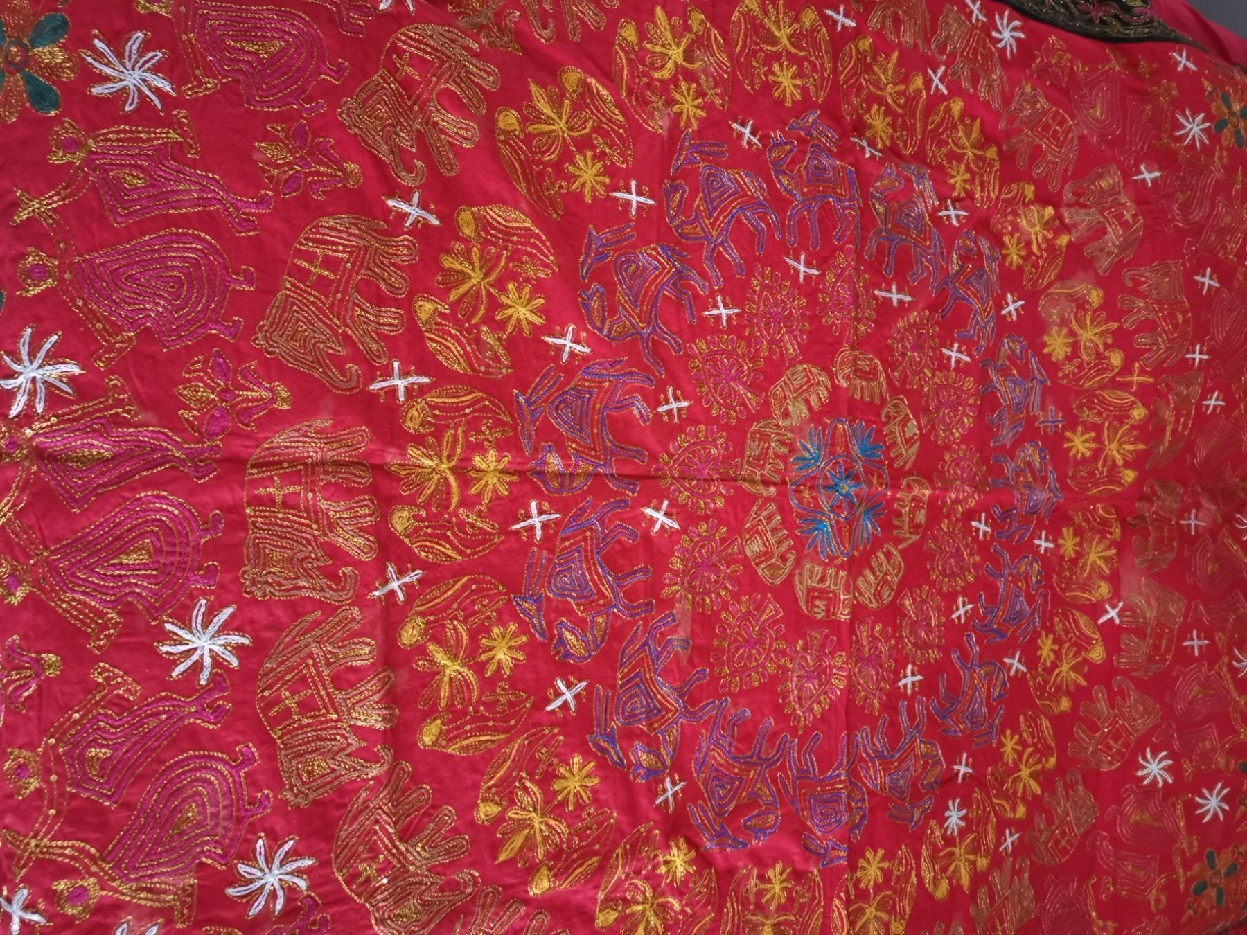 Altra biancheria da tavola: Nappe rouge brodée pakistanaise – Usato da Courtepin venduto da Fin_dj7p 8