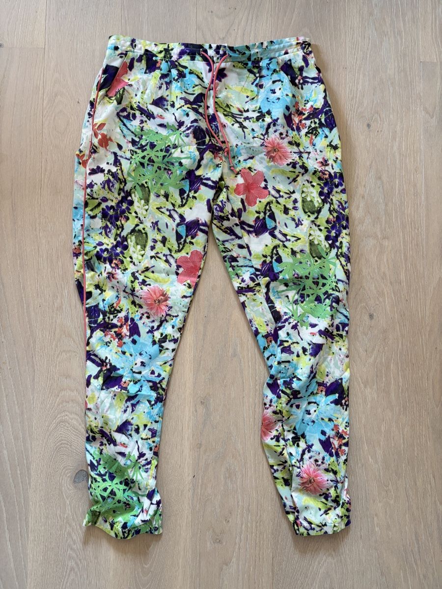 Hosen: Hosen mit Blumenmuster leicht / gebrauchter Zustand – Defekt aus Andelfingen von Niki214