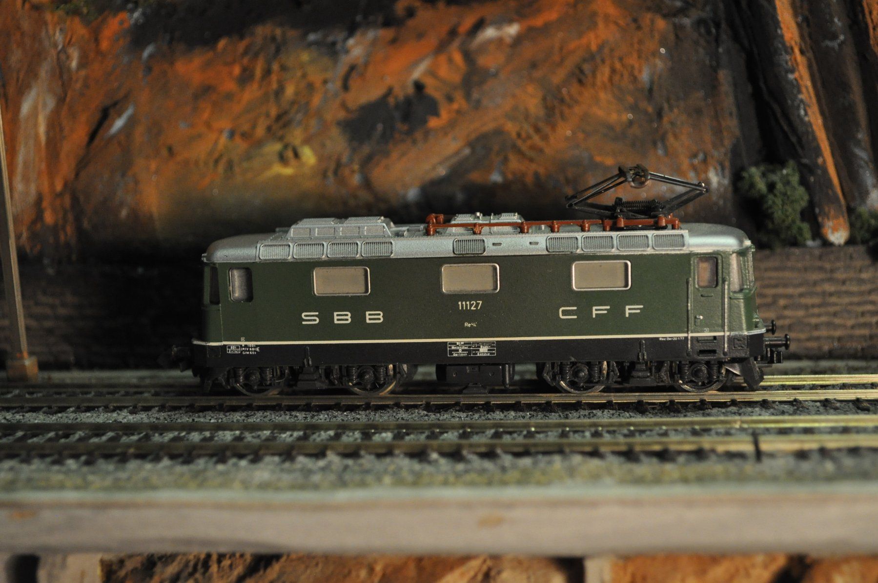 Trix Modellini di ferrovie: Minitrix SBB Re 4/4 11127 – Usato da Lauerz venduto da erevum91 1