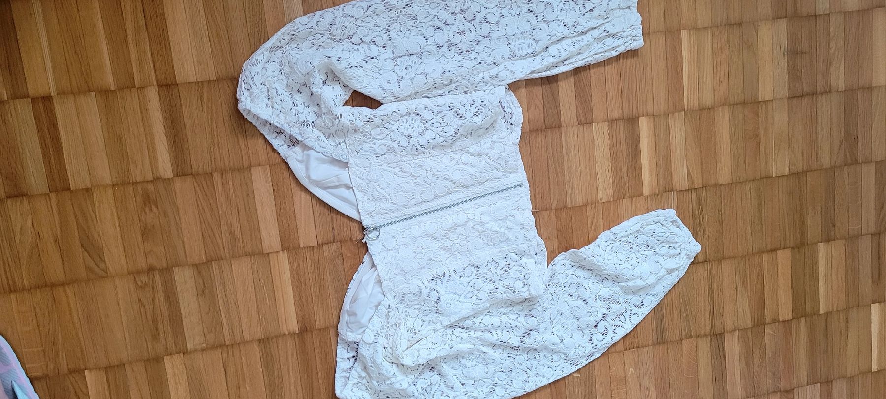Top: Weisses Spitzen-Top mit langen Ärmeln, Grösse 36/S – Nuovo (secondo la descrizione) da Emmenbrücke venduto da gatasalvache 6