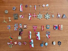 Sammlung alte Schweizer Winterhilfe Anstecker + Andere Abz.