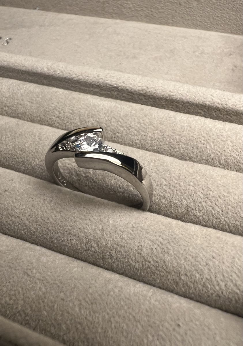 Ringe: Ring Solitär – Gebraucht aus Ebertswil von Aayra 1