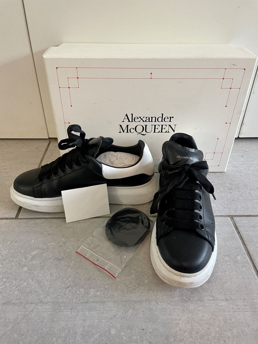 Alexander Mcqueen Scarpe da donna: Alexander McQueen Larry Sneakers 39.5 – Usato da Roche VD venduto da closetcleanse