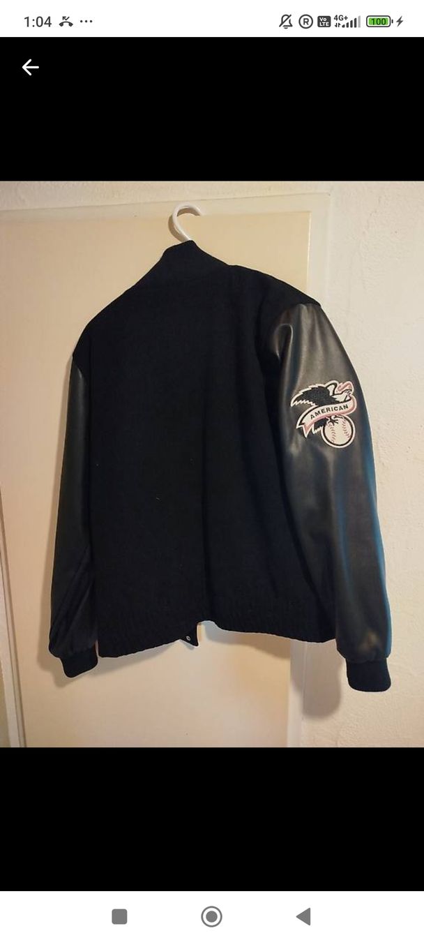 New Era Jacken: New Era Jacket – Neu und originalverpackt aus Spreitenbach von captaincrunch 1