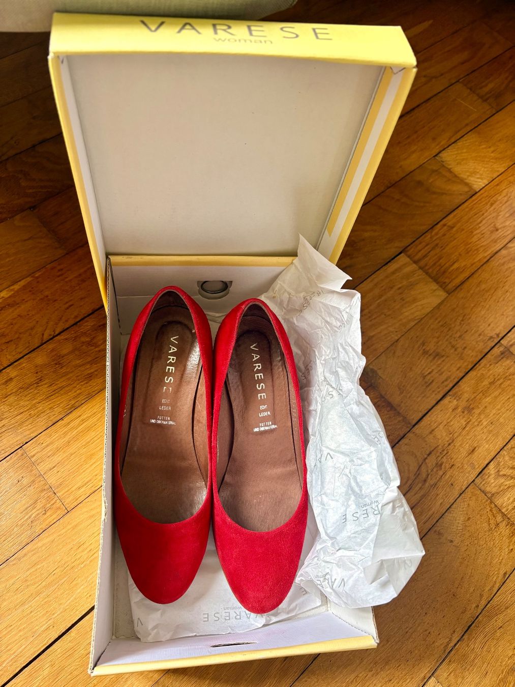 Scarpe da donna: Chaussures cuir Varesse T38 – Usato da St-Ursanne venduto da milezarde