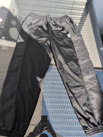 Adidas survêtement pantalon noir taille 42 très bon état