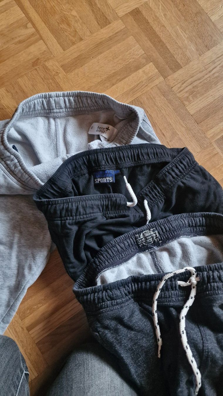 Pantaloni: 3 x Trainerhosen Gr. 152 – Usato da Schübelbach venduto da bada.01 3