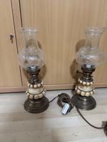 Lampe de table ancienne avec abat-jour en verre gravé et pie