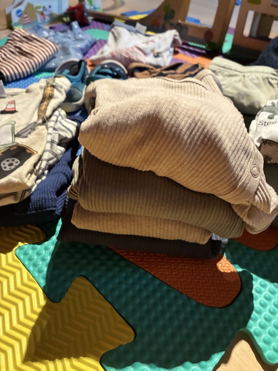 Lotti & Set di vestiti: Kleiderpaket 98-104, 29-teilig, Junge – Usato da Mitlödi venduto da meyer-sabrina 4