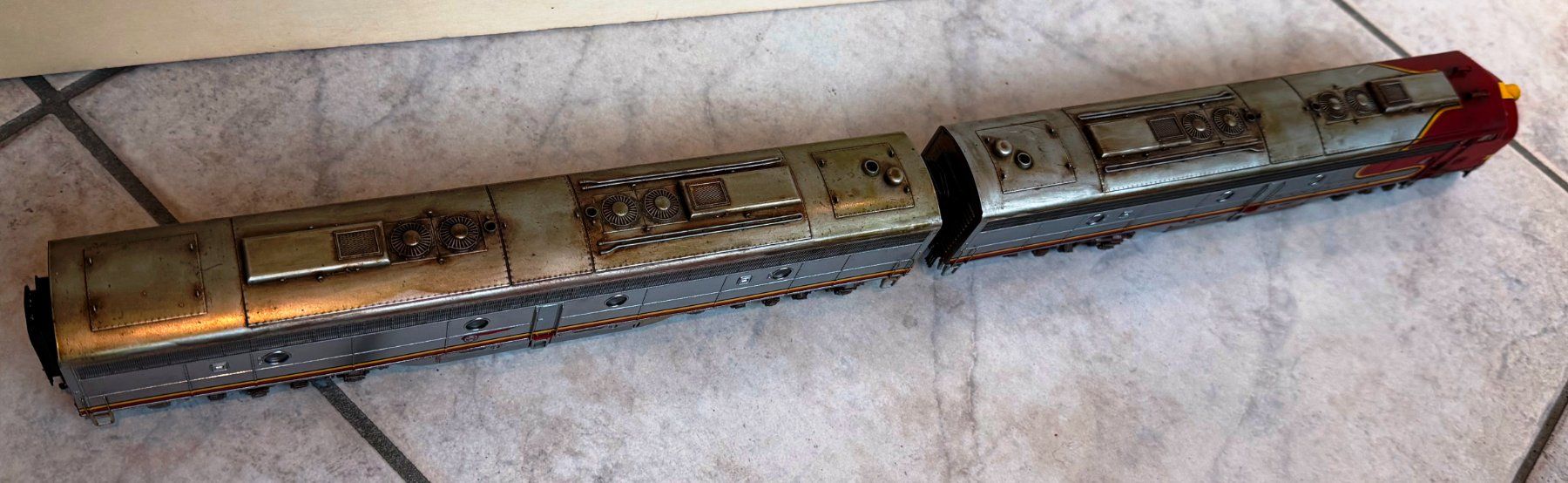 Broadway Modellini di ferrovie: Broadway Limited 5427 HO Santa Fe EMD E8 A + B Unit! – Usato da Steffisburg venduto da Calceolaria 3
