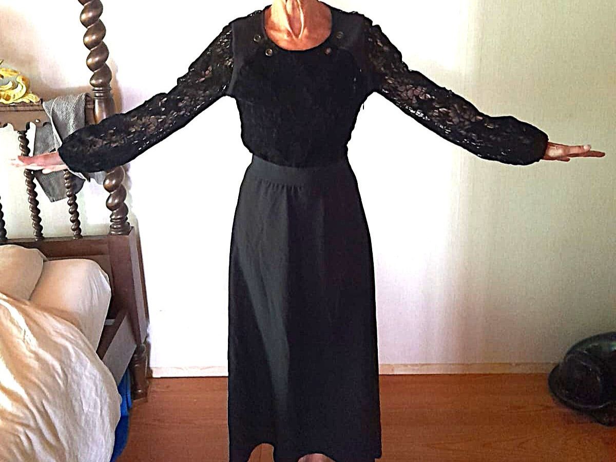Vestiti: schmales Maxikleid . schwarz . mit Samt-Spitze . – Usato da Leuggelbach venduto da schmetterlings-fee 3