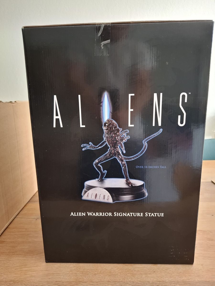 Statuette: Alien Warrior Signature, #510/1500 – Usato da Gollion venduto da sophie91 1