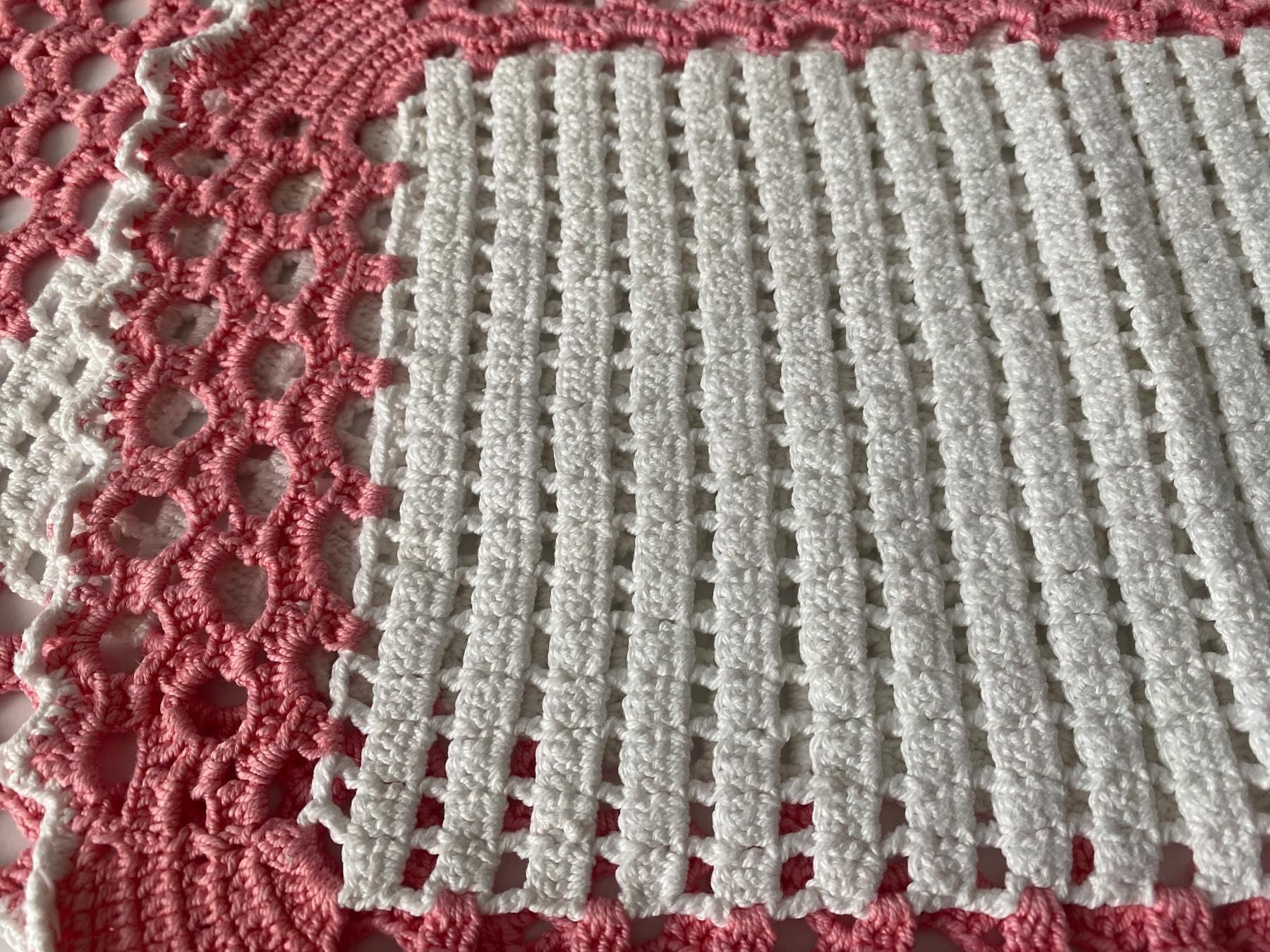 Altra biancheria da tavola: 2x Häkeldeckchen Rosa Weiss Tischdeko Napperon – Usato da Glattbrugg venduto da riseca 1