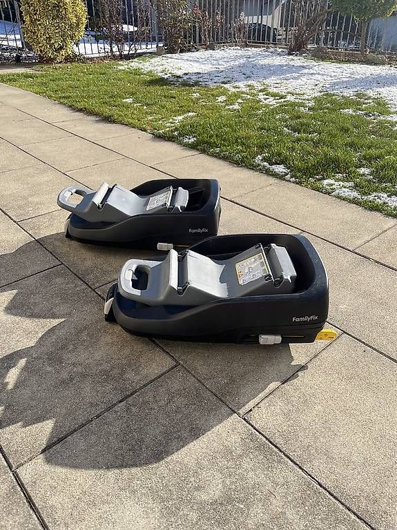 Seggiolini per auto: Maxi-Cosi FamilyFix Isofix Basis – Usato da Obergösgen venduto da hufii 1