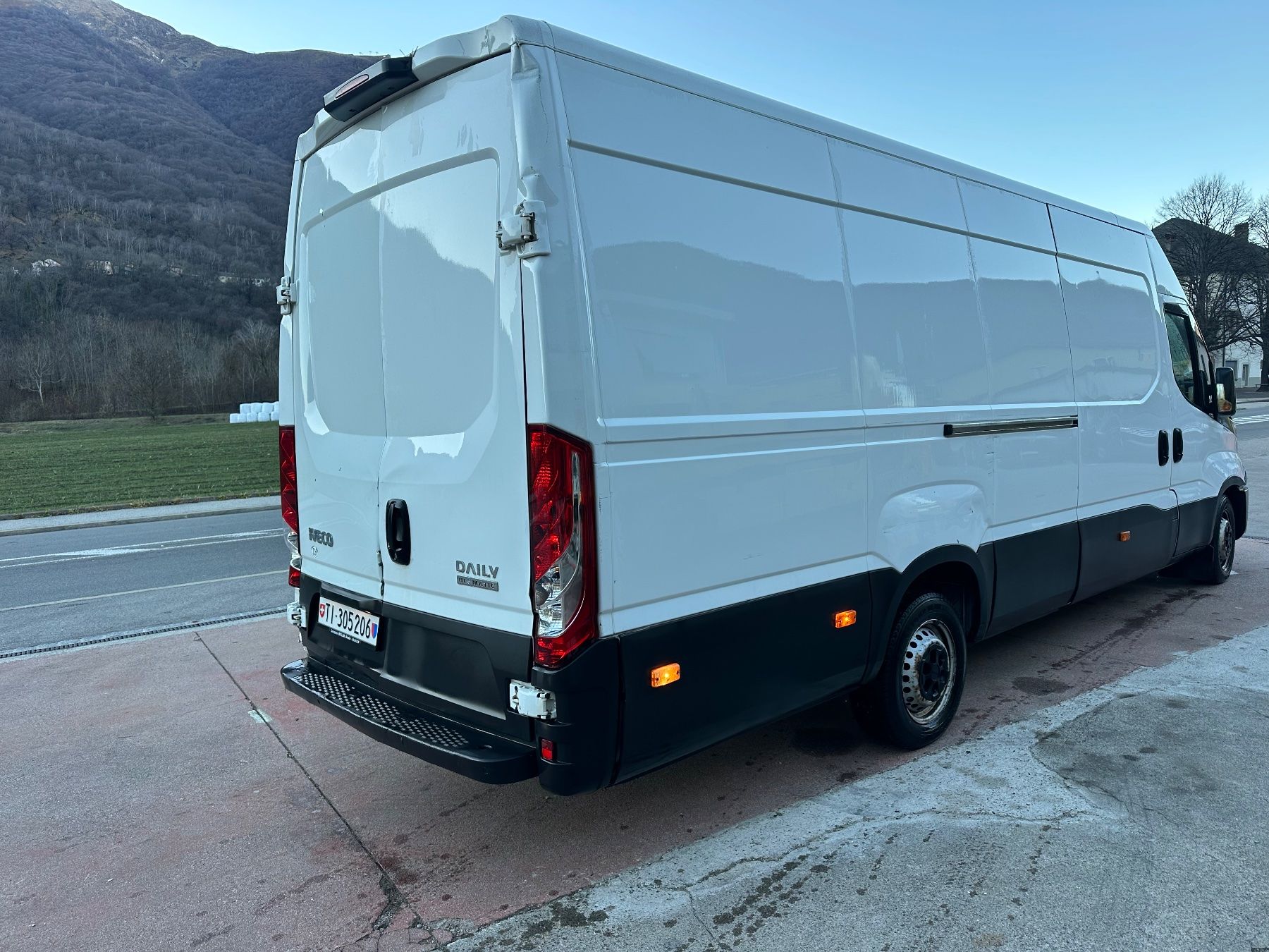Iveco Veicoli commerciali: Iveco Daily – Usato da Lugano venduto da Cbr840328 2