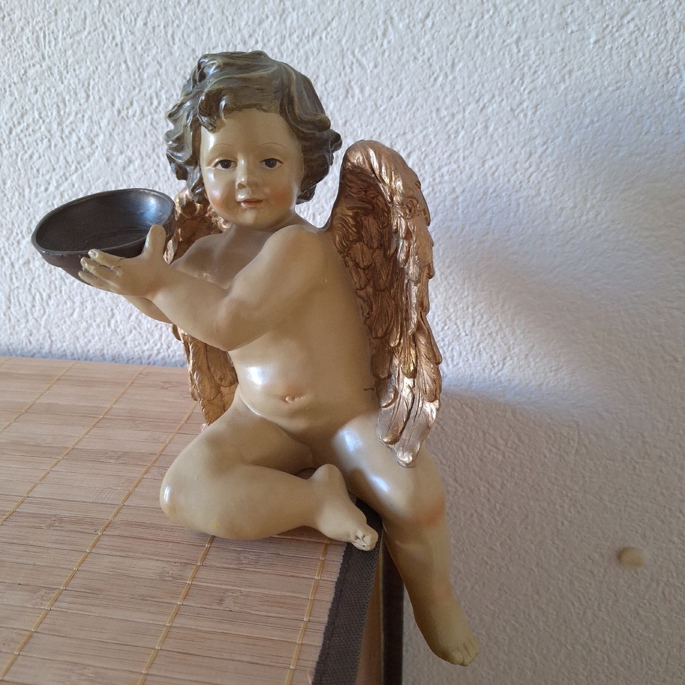 Statuette: Versand möglich.  Herziger, sitzender Engel – Usato da Winterthur venduto da Goldpipau