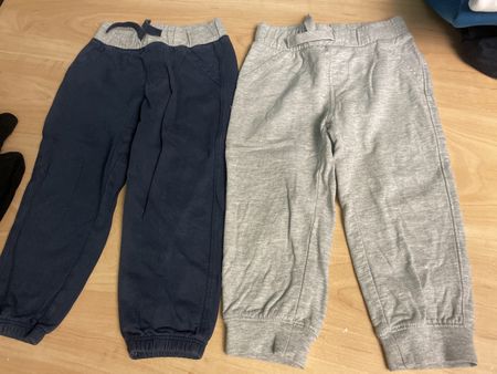 2 C&A Sweat Jogginghosen Gr. 86/92