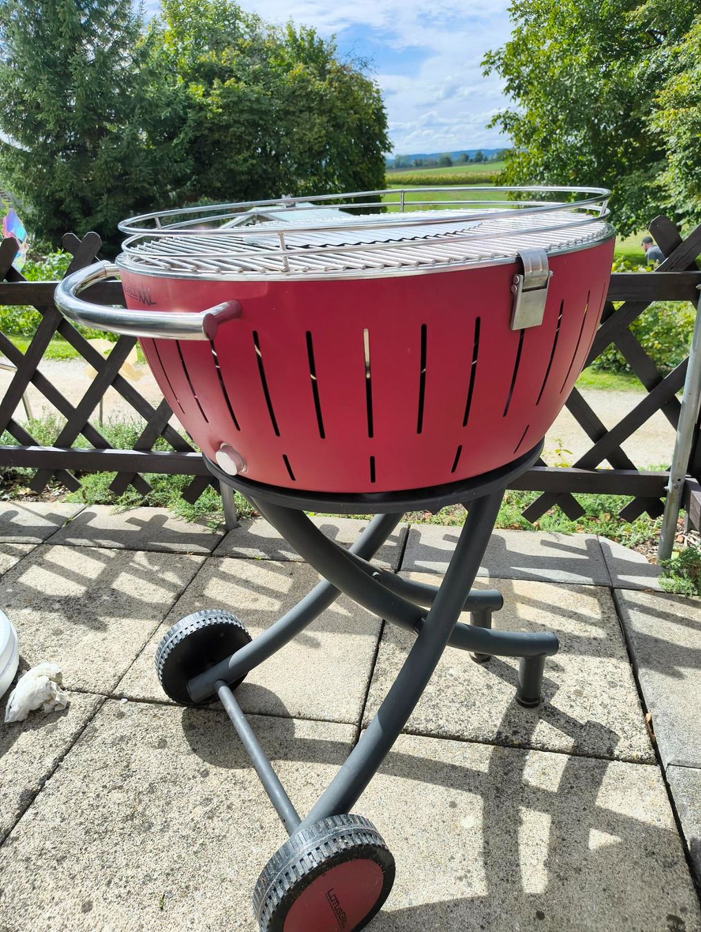 Lotusgrill Grills: Lotusgrill XXL rot – Gebraucht aus Oerlingen von G-funden 1
