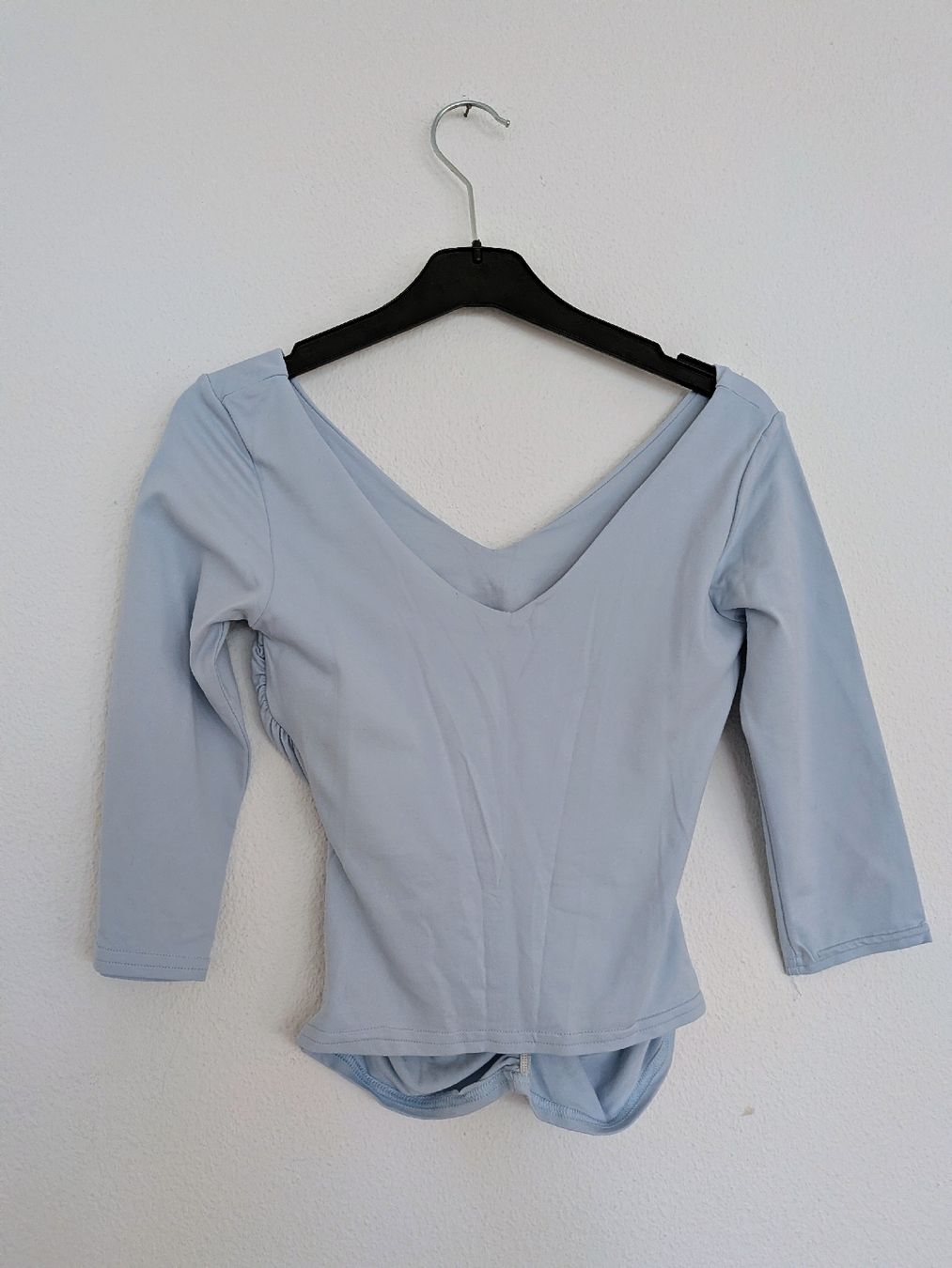 Top: Hellblaues Oberteil mit 3/4 Ärmeln Gr. XS/S – Usato da Basel venduto da JJ.Elena 1