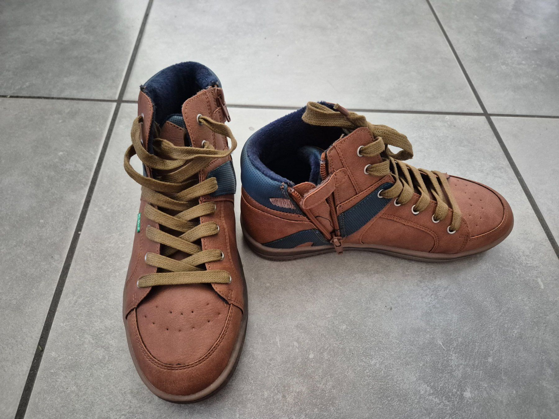 Kickers Schuhe für Jungen: Chaussures Kickers neuve taille 37 – Neu (gemäss Beschreibung) aus Cornol von Cuevas3