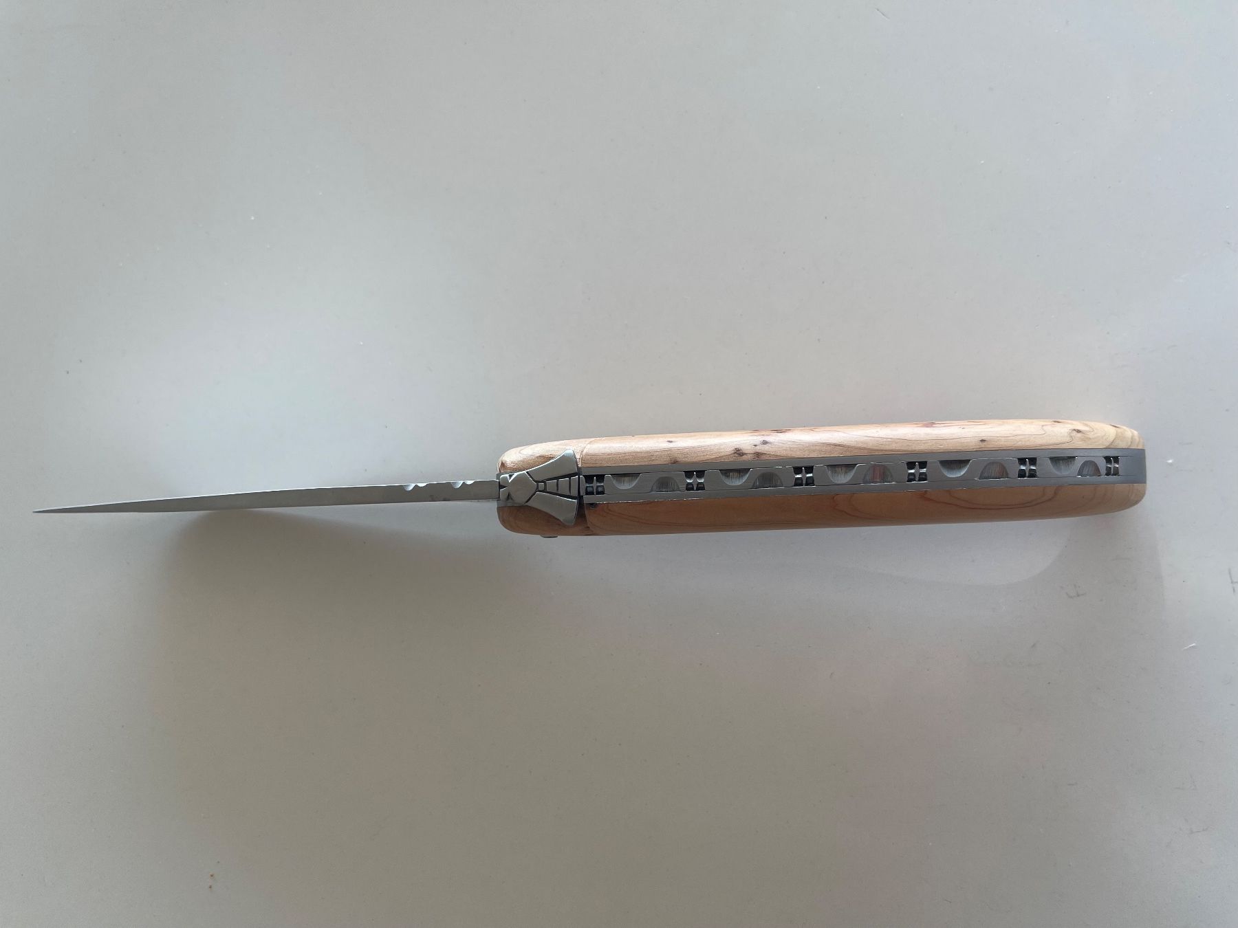 Laguiole Taschenmesser: COUTEAU DE CHASSE LAGUIOLE AVEC ETUI – Neu und originalverpackt aus Vevey von lairdutemps 1
