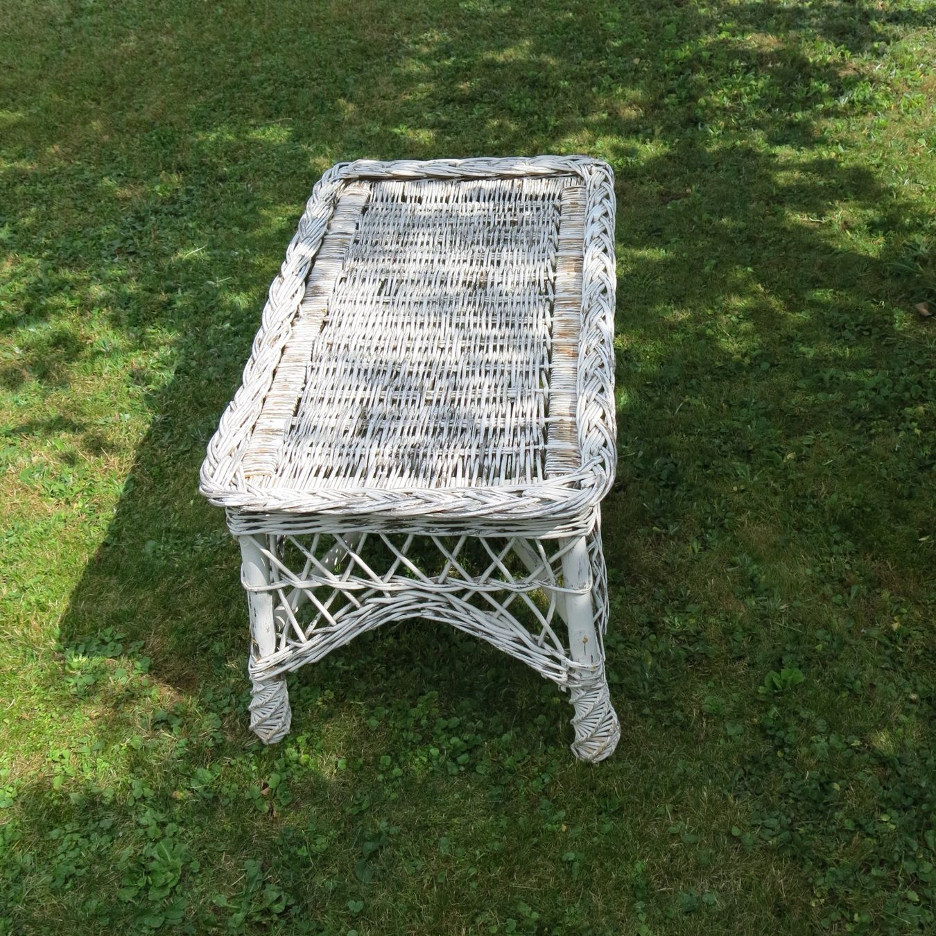 Tische: Korbtisch weiss Original – Gebraucht aus Seltisberg von pipistrumpf 1