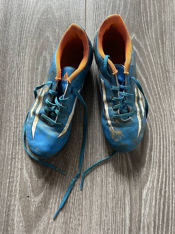 Chaussures garçon: Fußballschuhe  – D'occasion à Oberflachs par zoe_st77