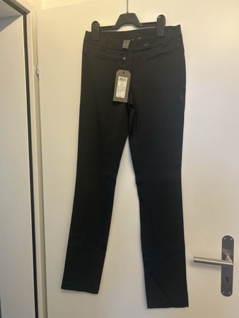 Schwarze Hose, neu mit Etikett, Grösse 36, Slim Fit!