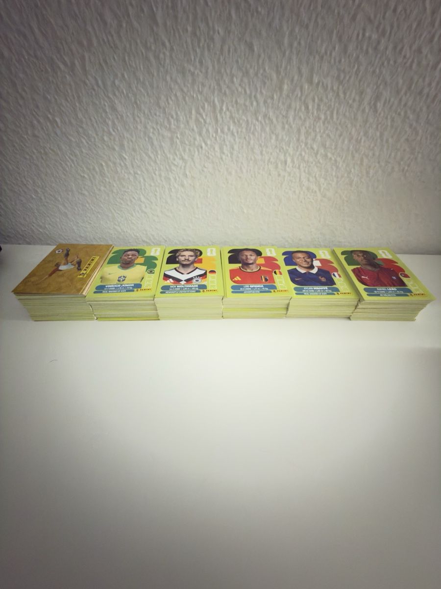 Panini Sammelbilder & Trading cards: Verkaufe 650 ca. VERSCHIEDENE Panini Stickers – Gebraucht aus Oftringen von Re33