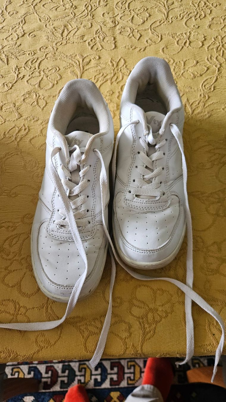 Scarpe da donna: Scarpe da ginnastica bianche Vty n.38 – Usato da Melano venduto da H-Sara