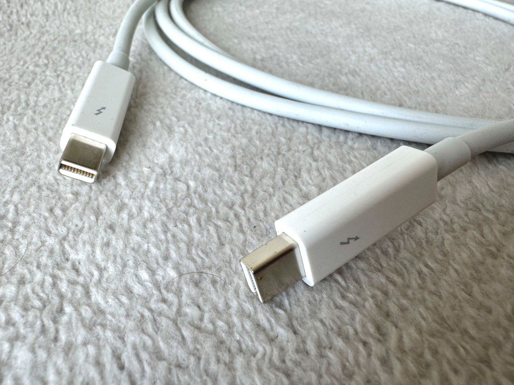 Apple Cavi: Apple Thunderbolt Kabel 2m guter Zustand – Usato da Zürich venduto da Malco0 1