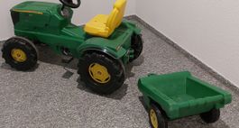 John Deere Tret-Traktor mit Anhänger akzeptabler Zustand